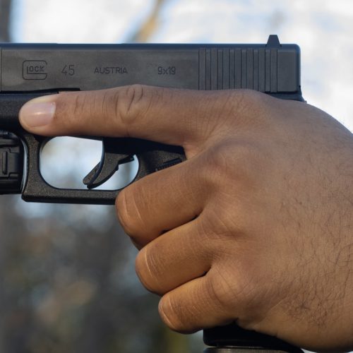 Stój, bo strzelam! – broń palna w ujęciu prawnym | webinarium