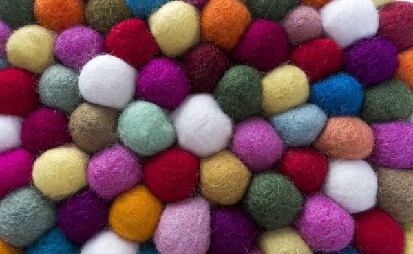 Warsztaty rodzinne – filcowanie wełny