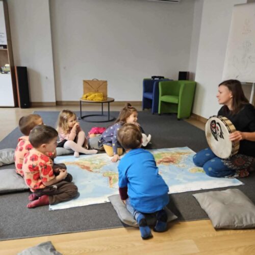 Zajęcia umuzykalniające dla dzieci w wieku od 5 do 12 miesiąca życia z opiekunem