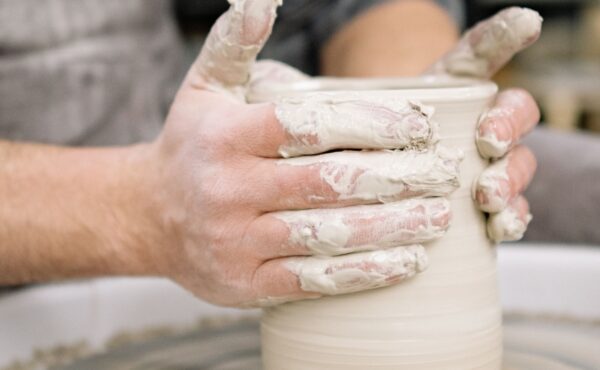 „Ceramiczne naczynia z motywem zwierzęcym” – dwuetapowe zajęcia ceramiczne dla dzieci 12+ (dwudniowe)